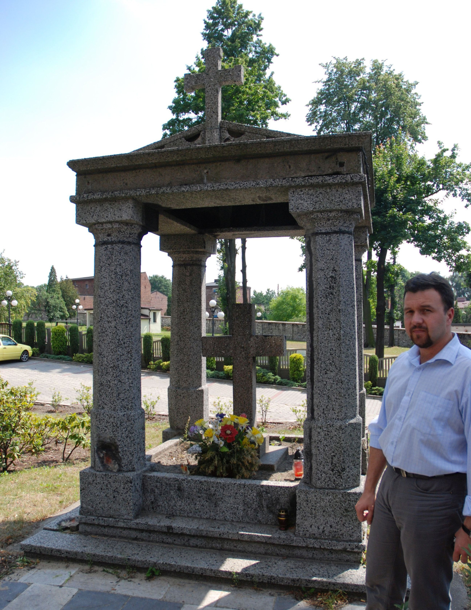 Jarosław Wroński przy Grobie Nieznanego Żołnierza w Radzionkowie. Fot. Jarosław Myśliwski